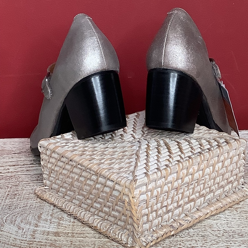 Aetrex Silver Mary Jane Heels - Picture 10 of 12